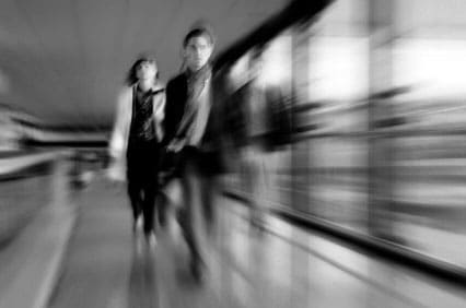 Business-persons-motion-blur_grayscale.jpg