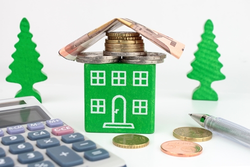 Along with environmentally friendly benefits, green construction also has economic perks.